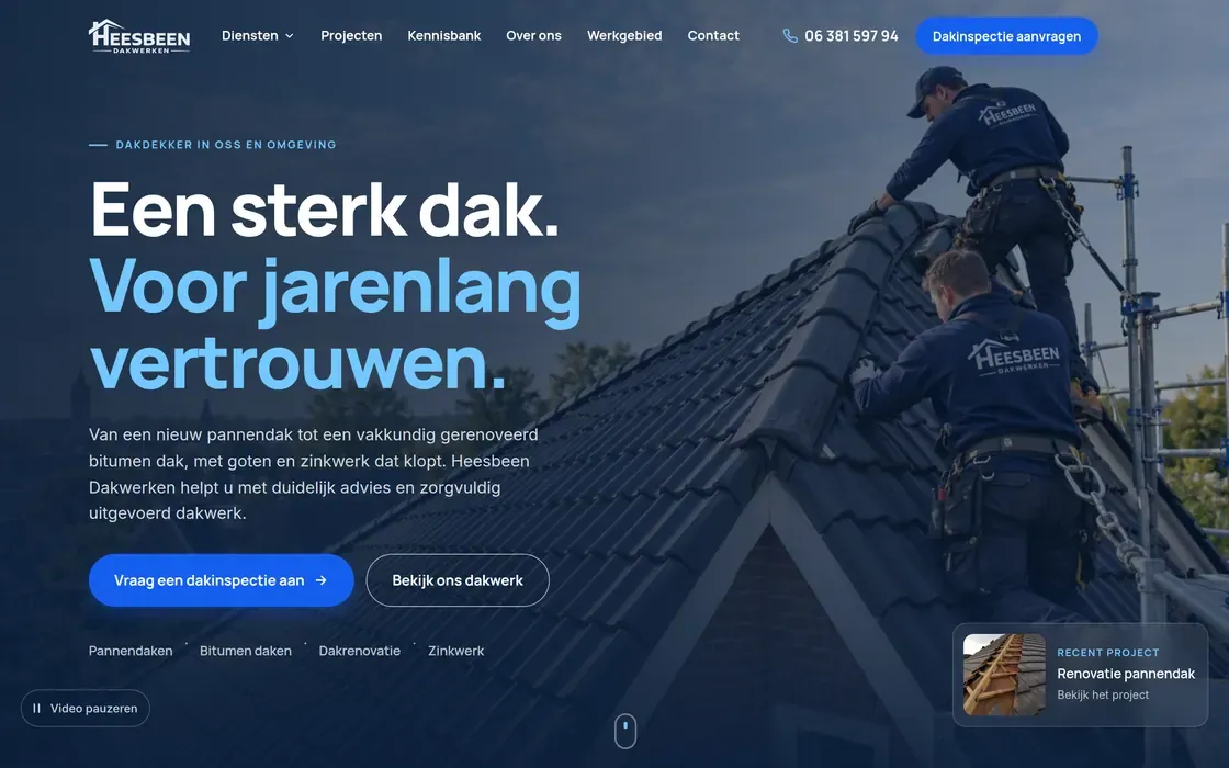 De website van Heesbeen Dakwerken op een laptop