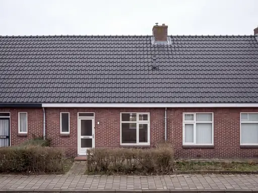 Pannendak van een tussenwoning